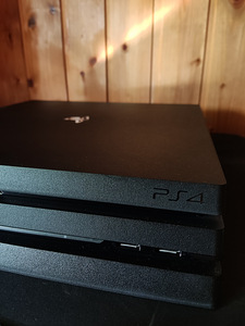 PS 4 PRO 1TB (3 foto / 5)