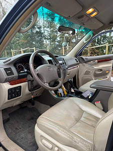 Toyota Land Cruiser (7 foto / 10)