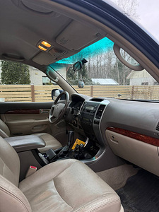 Toyota Land Cruiser (8 foto / 10)