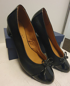 UUED Caprice naiste kingad 39 (2 foto / 2)