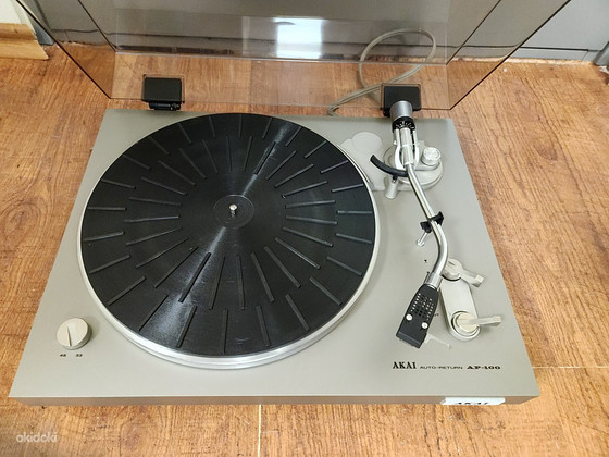 Akai AP-100 2-скоростной проигрыватель с автоматическим возвратом и ременным при...