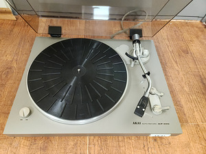 Akai AP-100 2-Speed Auto-Return Belt-Drive Turntable (1 foto / 3)