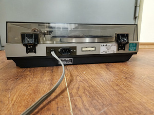 Akai AP-100 2-Speed Auto-Return Belt-Drive Turntable (3 foto / 3)