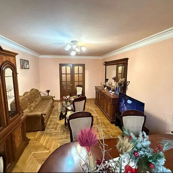 Վաճառվում է 3 սենյականոց բնակարան
