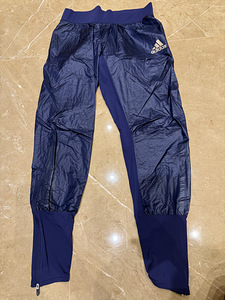 Adidas размер S (1 фото из 5)