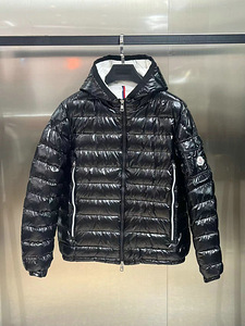 Новые куртки Moncler (2 фото из 6)
