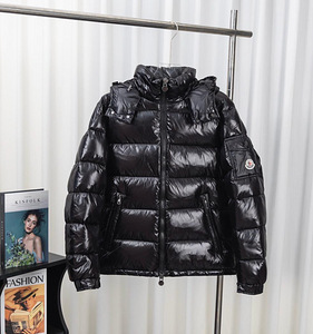 Новые куртки Moncler (1 фото из 6)