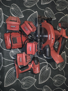Аккумуляторная дисковая пила Hilti, зарядное устройство, акк (1 фото из 1)