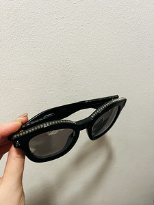 Солнечные очки Givenchy (2 фото из 3)