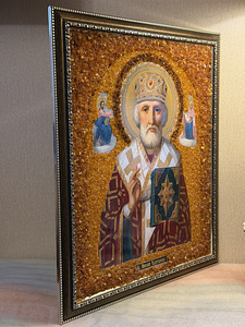 Ikoon "Püha Nikolai Imetegija" looduslikust merivaigust (3 foto / 6)