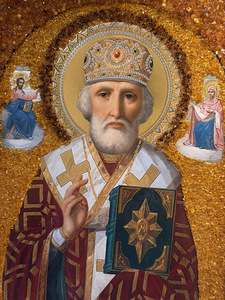 Ikoon "Püha Nikolai Imetegija" looduslikust merivaigust (4 foto / 6)