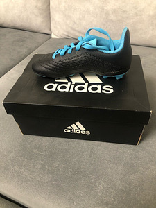 Adidas спортивная обувь (3 фото из 3)