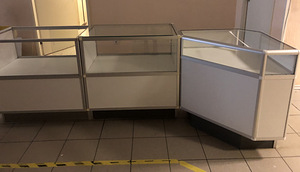 Vitrinekappid ja vitriiniletid (2 foto / 4)