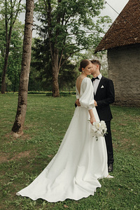 Wedding dress, designer Rinovich (collection Pearl E) (1 foto / 7)