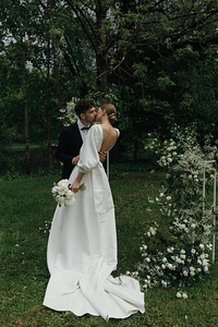 Wedding dress, designer Rinovich (collection Pearl E) (7 foto / 7)