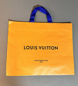 Оригинальные сумки для покупок Louis Vuitton (3 фото из 7)
