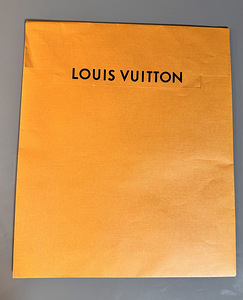Оригинальные сумки для покупок Louis Vuitton (4 фото из 7)