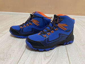 Новые ботинки для мальчиков, размеры 37 и 39. Waterproof (1 фото из 4)