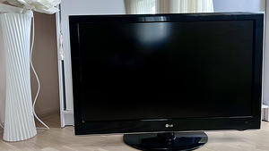 Телевизор LG 42LH5000 (7 фото из 8)