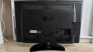Телевизор LG 42LH5000 (8 фото из 8)