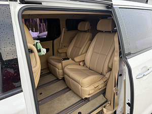 KIA Carnival Hi-Limousine 2019 (8 foto / 11)