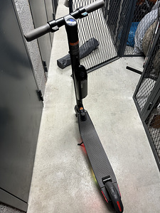 Elektriline tõukeratas Segway Ninebot 4 + lisapatarei (4 foto / 5)
