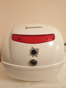 Vespa topcase 32L (1 foto / 10)