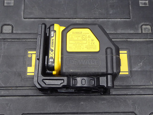 Ristjoonlaser Dewalt DCE088D1G + Tarvikud + Kohver + Aku (5 foto / 5)