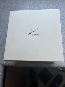 Часы BREGUET Classique Moonphase Power Reserve 778BR/12/9V6 (3 фото из 6)