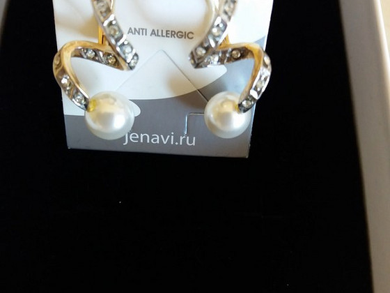 Disainerkõrvarõngad brändilt "Jenavi" Swarovski kristallidega.