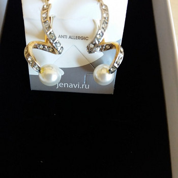 Дизайнерские серьги бренда "Jenavi" со стразами Swarovski.