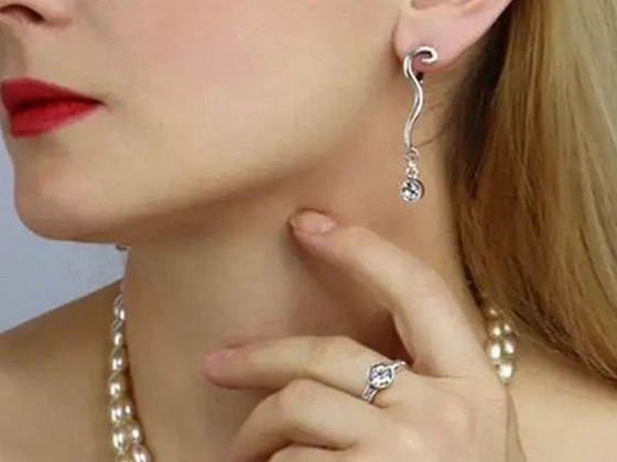Disainkõrvarõngad kaubamärgilt "Jenavi" Swarovski kristallid