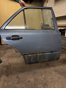Правая задняя дверь без ржавчины для W124 (1 фото из 4)