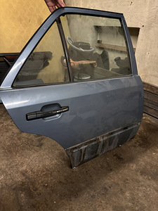 Правая задняя дверь без ржавчины для W124 (2 фото из 4)