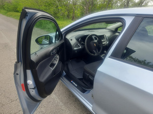 Chevrolet Cruze (11 լուսանկար / 13)