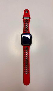 Apple Watch SE gen 2 (1 foto / 3)