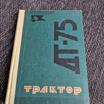 Raamat Traktor DT-75