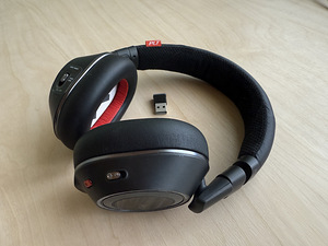 Plantronics Voyager 8200 (4 фото из 4)