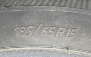 Зимние шины 185 65 R 15 (3 фото из 4)