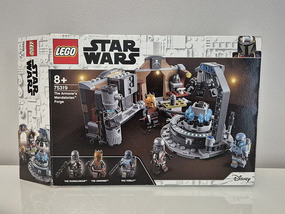 LEGO Star Wars - The Armorer's Mandalorian Forge 75319