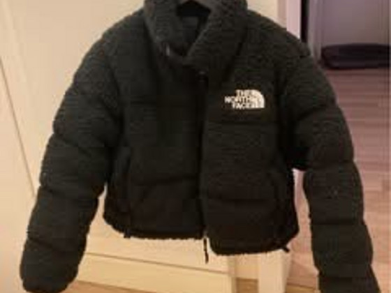Новая куртка Uus North Face nuptse, M размер