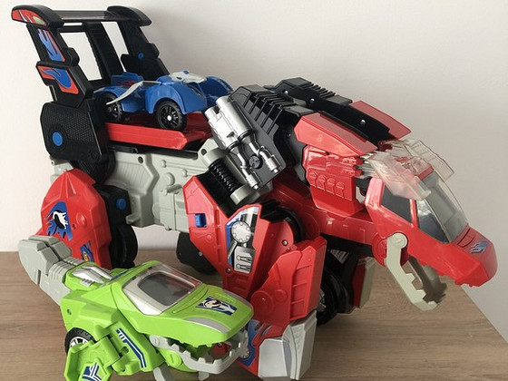 Dino-robot mänguasi.