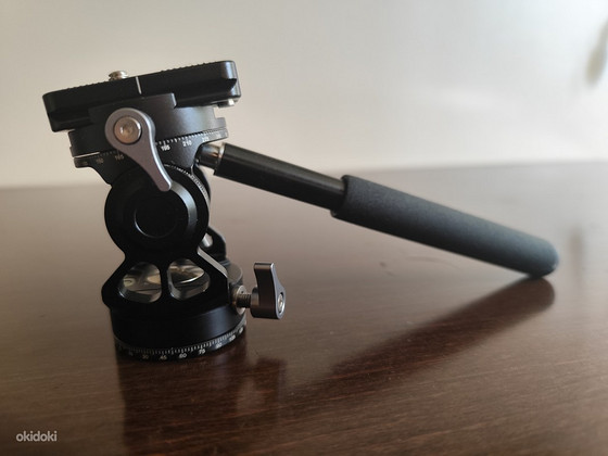 Mini-statiivipea