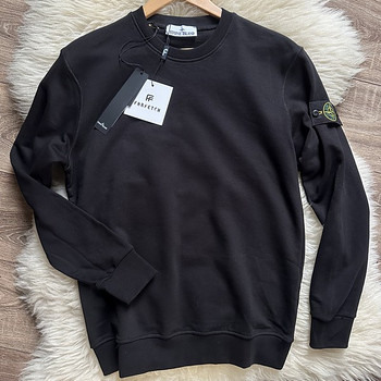 Stone Island kapuutsiga pusa