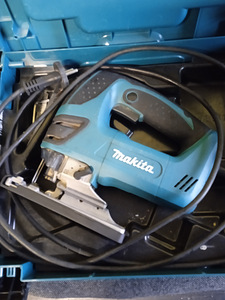 Продам лобзик Makita (3 фото из 3)