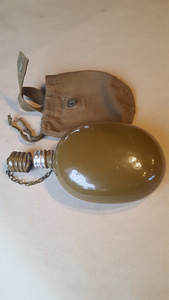 Armee välipudel koos kattega (1 foto / 3)