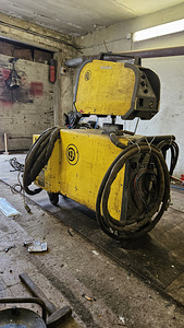 Poolautomaatne keevitusaparaat (5 foto / 9)