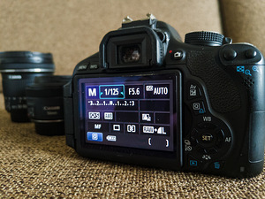 Canon EOS 600D (2 фото из 3)