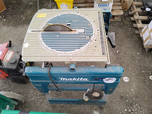Поворотная пила Makita (1 фото из 2)