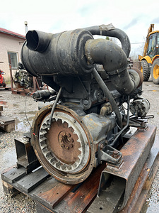 Sisu/Valmet 420 diisel mootor (5 foto / 10)
